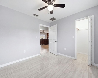 8334 Crosswicks Drive - Photo Thumbnail 9
