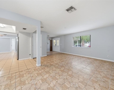 8334 Crosswicks Drive - Photo Thumbnail 8