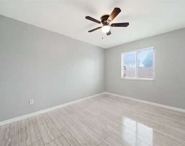 8334 Crosswicks Drive - Photo Thumbnail 17