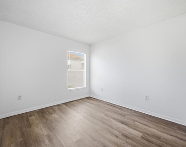 2712 Kokomo Loop - Photo Thumbnail 18
