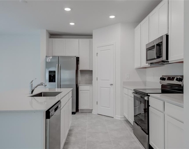 1806 Weir Boulevard - Photo Thumbnail 14