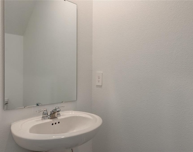 1806 Weir Boulevard - Photo Thumbnail 4