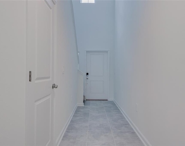 1806 Weir Boulevard - Photo Thumbnail 3