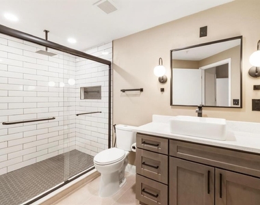 5512 Metrowest Boulevard - Photo Thumbnail 8