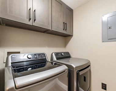 5512 Metrowest Boulevard - Photo Thumbnail 14