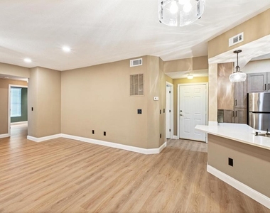 5512 Metrowest Boulevard - Photo Thumbnail 1