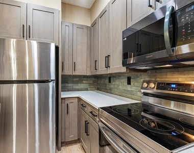 5512 Metrowest Boulevard - Photo Thumbnail 5