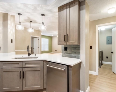 5512 Metrowest Boulevard - Photo Thumbnail 3