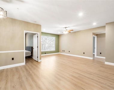 5512 Metrowest Boulevard - Photo Thumbnail 2