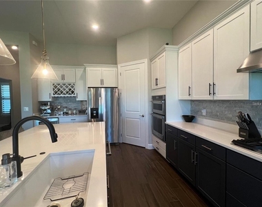 817 Seascape Place - Photo Thumbnail 4