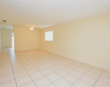 4705 Dimbath Drive - Photo Thumbnail 10