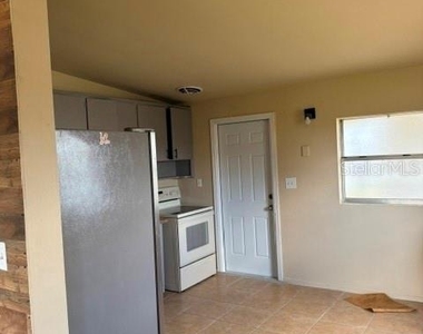 1730 Huntington Street - Photo Thumbnail 10