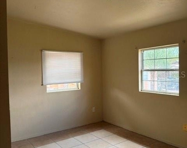 1730 Huntington Street - Photo Thumbnail 14