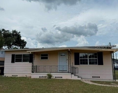 1730 Huntington Street - Photo Thumbnail 5