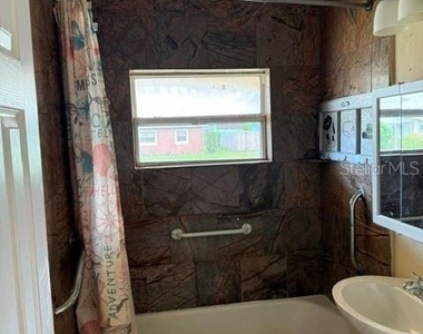 1730 Huntington Street - Photo Thumbnail 12