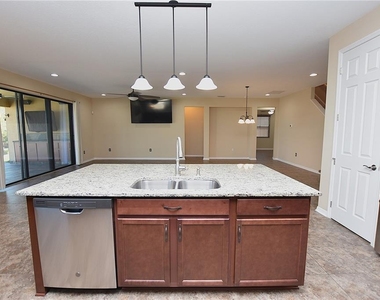 3949 Aquilla Drive - Photo Thumbnail 14
