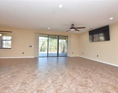 3949 Aquilla Drive - Photo Thumbnail 18