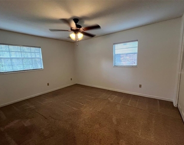 703 Ne 5th Place - Photo Thumbnail 9