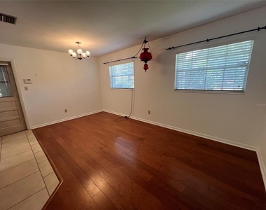 703 Ne 5th Place - Photo Thumbnail 5