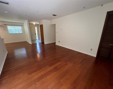 703 Ne 5th Place - Photo Thumbnail 2