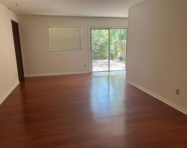 703 Ne 5th Place - Photo Thumbnail 4