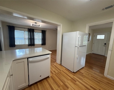 465 Briarcliff Avenue - Photo Thumbnail 5