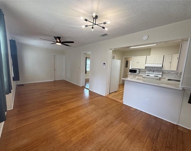 465 Briarcliff Avenue - Photo Thumbnail 6