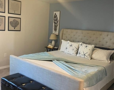 4109 Ne 20th Place - Photo Thumbnail 3