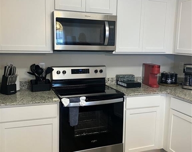4109 Ne 20th Place - Photo Thumbnail 5