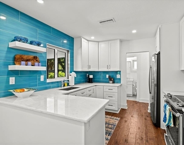 2587 Ringling Boulevard - Photo Thumbnail 16
