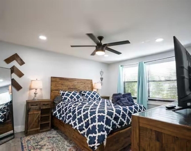 2732 49th Avenue W - Photo Thumbnail 7