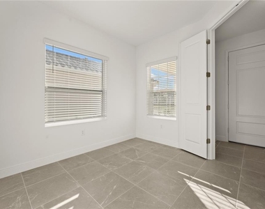 10366 Lake George Avenue - Photo Thumbnail 16