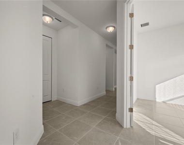 10366 Lake George Avenue - Photo Thumbnail 20