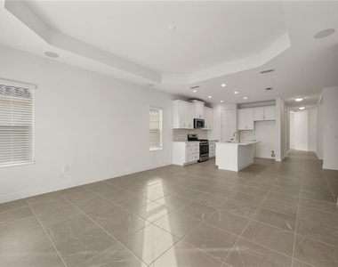 10366 Lake George Avenue - Photo Thumbnail 7