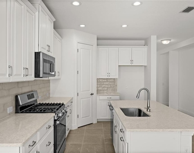 10366 Lake George Avenue - Photo Thumbnail 3