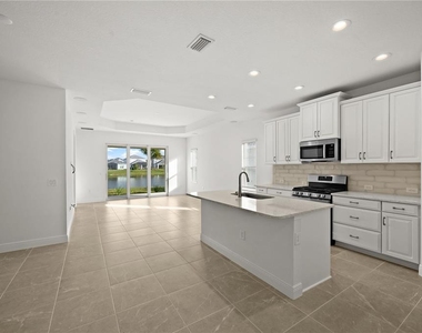 10366 Lake George Avenue - Photo Thumbnail 8