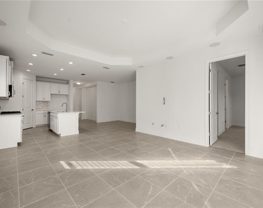 10366 Lake George Avenue - Photo Thumbnail 9