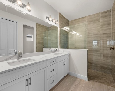 10366 Lake George Avenue - Photo Thumbnail 11