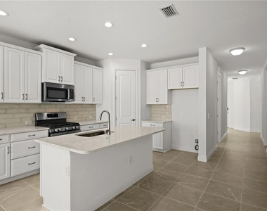 10366 Lake George Avenue - Photo Thumbnail 2