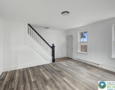 507 N Refwal Street - Photo Thumbnail 3