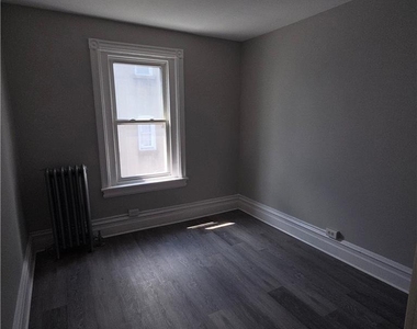 927 Jackson Street - Photo Thumbnail 5