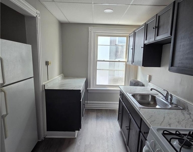 927 Jackson Street - Photo Thumbnail 2