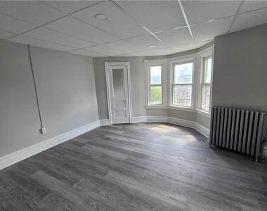 927 Jackson Street - Photo Thumbnail 3