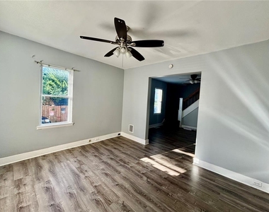 815 23rd Street - Photo Thumbnail 5