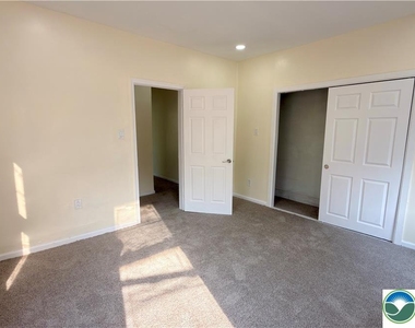 547 Silk Street - Photo Thumbnail 11
