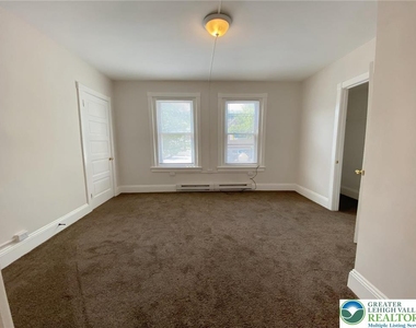 429 E 4th Street - Photo Thumbnail 18