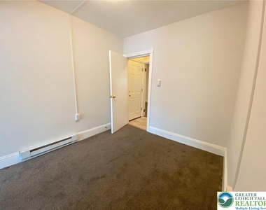 429 E 4th Street - Photo Thumbnail 13