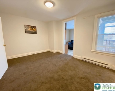 429 E 4th Street - Photo Thumbnail 4