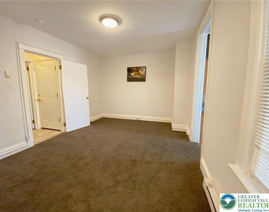 429 E 4th Street - Photo Thumbnail 9