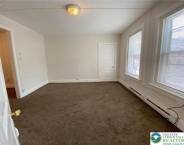429 E 4th Street - Photo Thumbnail 17